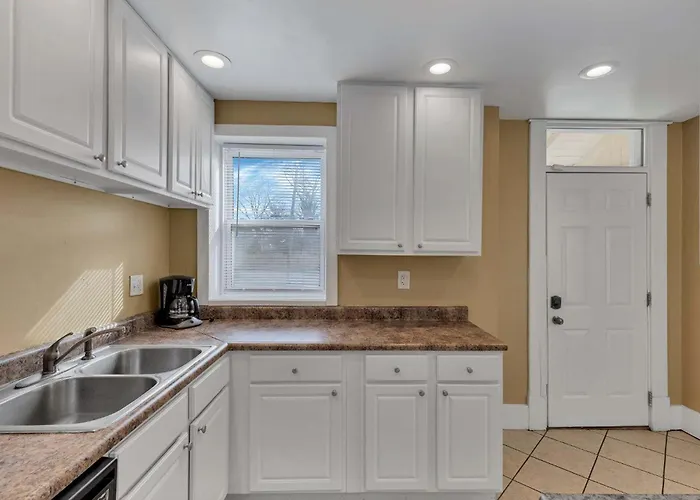 Your Retreat Awaits 5 Bedroom 2 Bath Columbus