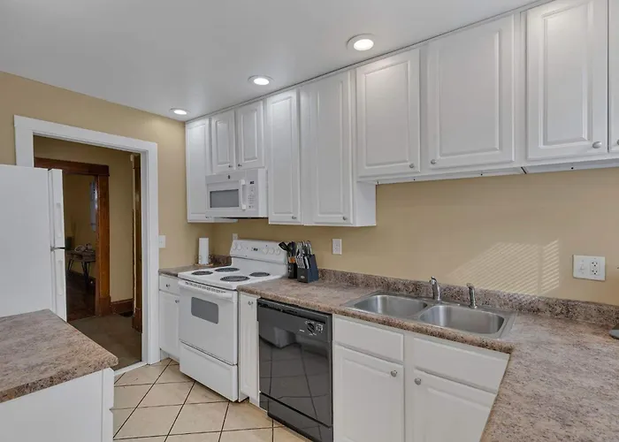 Your Retreat Awaits 5 Bedroom 2 Bath * Columbus