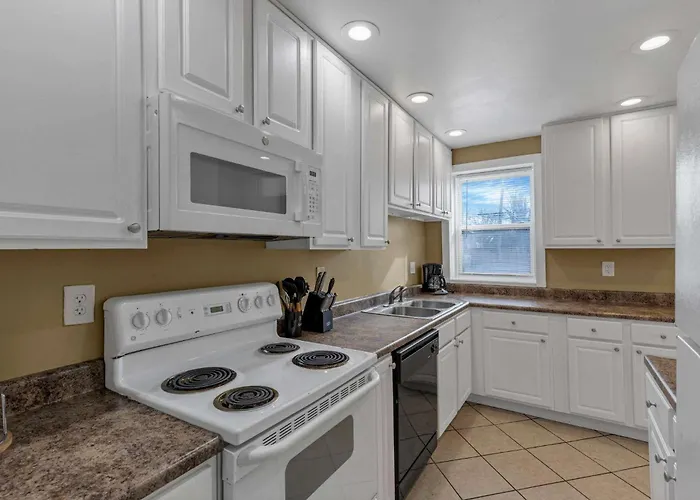 Your Retreat Awaits 5 Bedroom 2 Bath