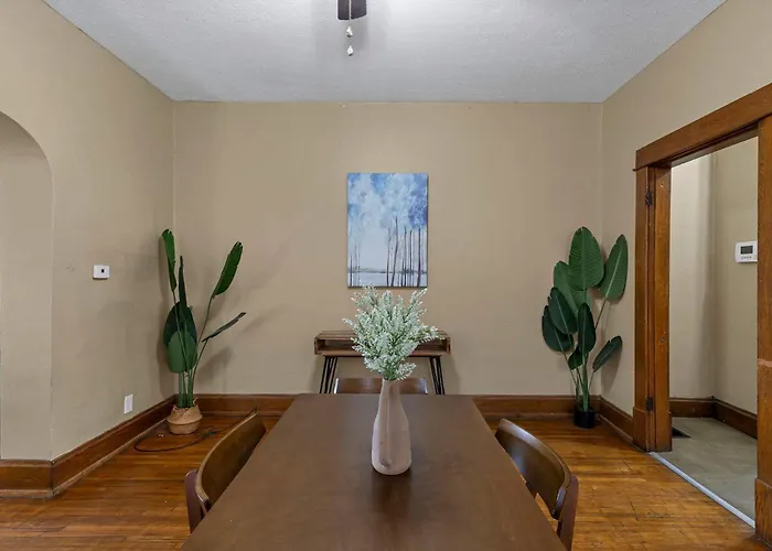 Your Retreat Awaits 5 Bedroom 2 Bath * Columbus