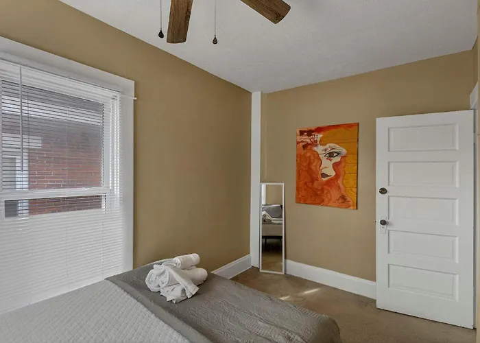 Your Retreat Awaits 5 Bedroom 2 Bath Columbus
