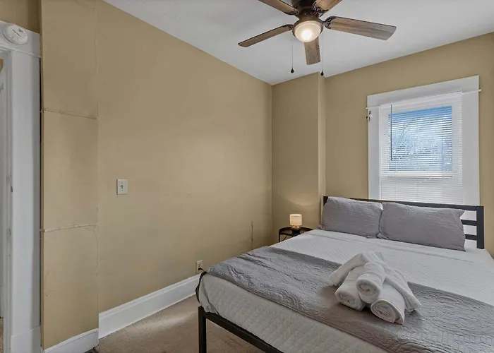 Your Retreat Awaits 5 Bedroom 2 Bath Columbus