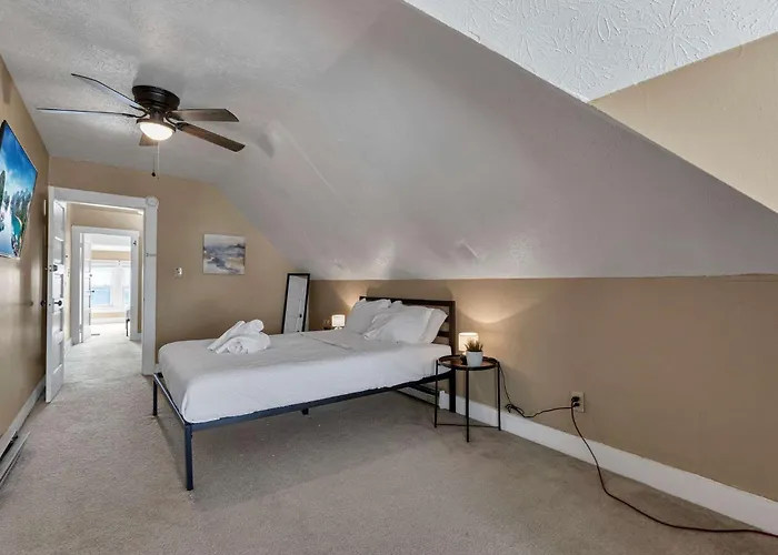 Your Retreat Awaits 5 Bedroom 2 Bath Holiday home Columbus